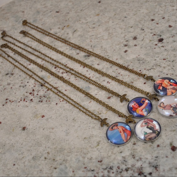 Vintage Necklace - Picture 2 of 3